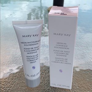 Mary Kay Medium Coverage Foundation - Beige 304